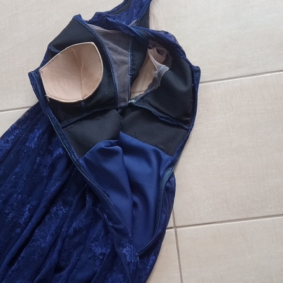 Elegant Navy Blue Lace Evening Gown - Picture 6 of 15